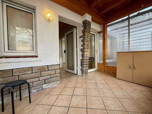 Windfang / Eingangsbereich - Einfamilienhaus mit 169,30 m&sup2; in Menden zum Kaufen