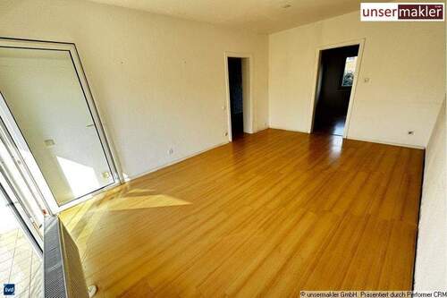 Wohnzimmer - 3 Zimmer Etagenwohnung in Duisburg