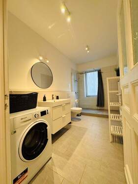 Badezimmer mit großzügiger Dusche - 3 Zimmer Etagenwohnung zur Miete in Berlin