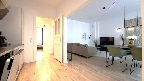 Küche mit Blick ins Wohnzimmer - 