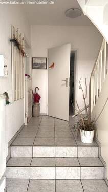 WuG - Treppenhaus/Zugang zu Laden u. Wohnungen - 