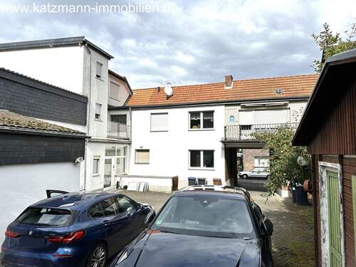 Bild 1 - Wohn- und Geschäftshaus + Garagen + 1.186 m² großes Grundstück zu verkaufen