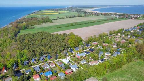 Luftbild mit Blick nach Norden - 3 Zimmer Bungalow zum Kaufen in Ahrenshoop