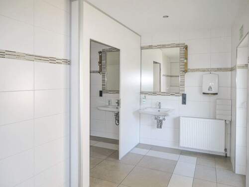 Teilansicht Badezimmer - 