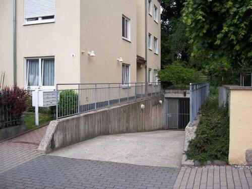 Tiefgaragen-Einfahrt - 3 Zimmer Etagenwohnung zur Miete in Dresden