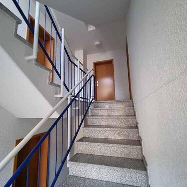 Treppenhaus - Etagenwohnung mit 68,20 m² in Dresden zur Miete