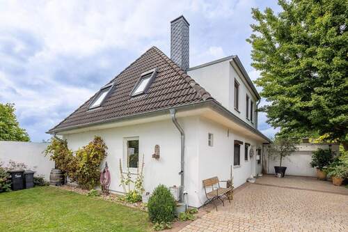 Bild 1 - Modernes Wohnen mit dem gewissen Etwas - Großzügiges Einfamilienhaus mit Blick ins Grüne