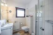 Gäste-WC mit Dusche - 