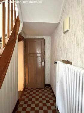 EG/MFH - Treppenhaus/Kellerzugang - 