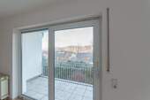 Blick auf den Balkon mit Fernblick - 