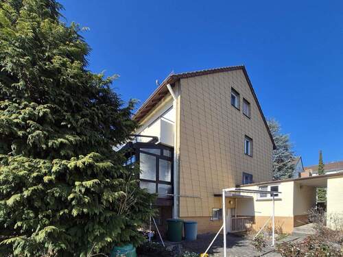 Gartenansicht - Platz für die ganze Familie: Doppelhaushälfte mit Garten und Garage in Ludwigsburg