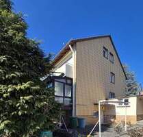 Platz für die ganze Familie: Doppelhaushälfte mit Garten und Garage in Ludwigsburg