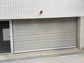 Tor zur Tiefgarage - 4 Zimmer Etagenwohnung in Krefeld