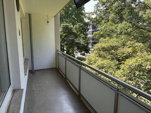 Loggia zur Straßenseite - 