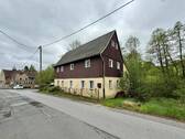 Außenansicht des Hauses - Schnuckeliges Haus zur Sanierung in Thürmsdorf