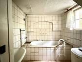 Bad mit Wanne - 