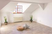 Wohnzimmer - 3-Raum-Dachgeschosswohnung mit Badewanne