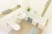 Bad mit Wanne - 3 Zimmer Etagenwohnung in Chemnitz