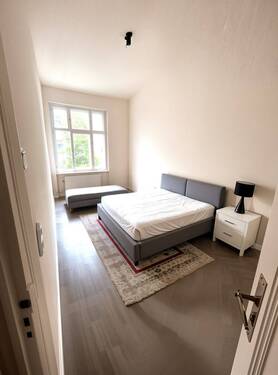 Schlafzimmer (KI optimiert) - 2 Zimmer Etagenwohnung zum Kaufen in Berlin