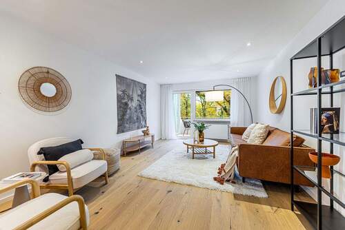 Wohnzimmer - Exklusiv sanierte 4-Zimmer-Wohnung mit großem Balkon - Erstbezug nach hochwertiger Kernsanierung