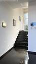 Eingangshalle - Treppe zum OG (sw Marmor) - 