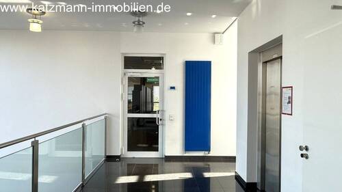 OG - Zugang Büroeinheit links (barrierefrei) - 