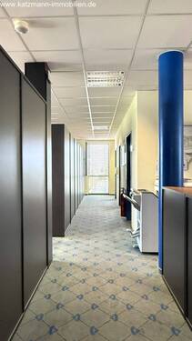 OG links - Flur zu den WC`s u. zur Teeküche - 