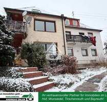 Ruhige Lage: Dreifamilienhaus mit Balkon & Terrasse - Schirnding