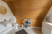 Großzügiges Badezimmer unterm Dach - 