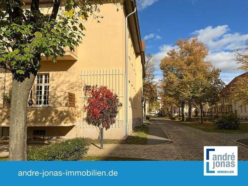 Haus Seitenansicht - Etagenwohnung in Berlin zum Kaufen