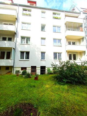Gartenansicht - ! Provisionsfrei! Vermietete 2 Zi.-Wohnung in bester Lage mit Balkon und Tageslichtbad.