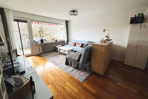 Wohnzimmer - 3 Zimmer Etagenwohnung in Stuttgart