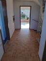 Flur mit Blick zum Wohnzimmer - 