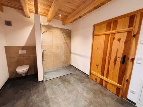 Bad mit Dusche Blickwinkel 2 - 