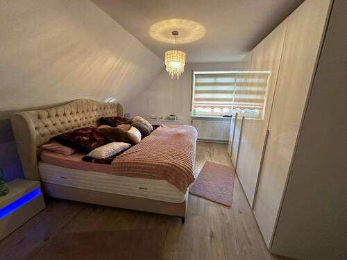 Schlafzimmer (Eltern) OG - 