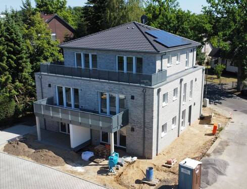 dji_fly_20250701_153532_859_1752057304934_photo_op - 2 Zi Neubau Wohnung, 76 m², OS EversburgAtter, KfW- Förderung Erdgeschoß ETW Provisionsfrei direkt vom Bauträger