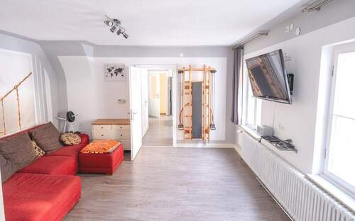 Wohnzimmer - Mehrfamilienhaus, Wohnhaus mit 80,00 m&sup2; in Andernach zum Kaufen