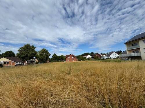 Baugrundstück.jpg - Ländlich und doch zentral gelegenes Baugrundstück für vielfältige Bebauung geeignet