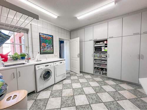 HWR mit Zugang zur Garage - 