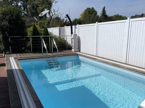 Pool im Garten mit möglicher Überdachung - 
