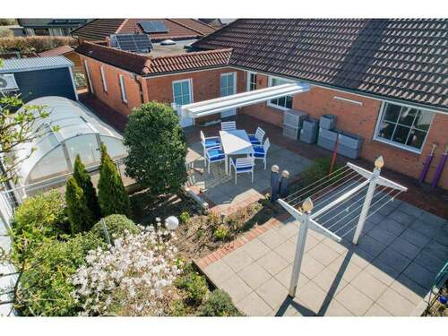 Terrasse mit Morgensonne - 