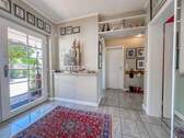 heller Eingangsbereich mit Garderobe - 