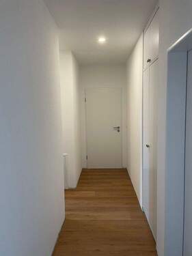 Flur - Etagenwohnung mit 100,00 m² in Eichenau zur Miete