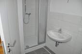 Bad mit Dusche - 