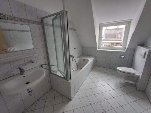 Badezimmer.jpg - Etagenwohnung mit 130,00 m&sup2; in Wolfratshausen zur Miete