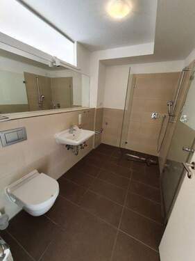 Badezimmer (Vergleichswohnung) - 4 Zimmer Etagenwohnung in Fürth