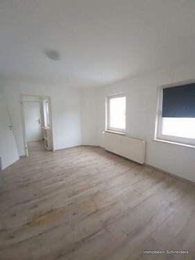 Wohnzimmer - Krefeld-City, Lindenstraße 85 - Nette kleine 2-Zi.-Wohnung im 2.OG ab Februar zu mieten !!!