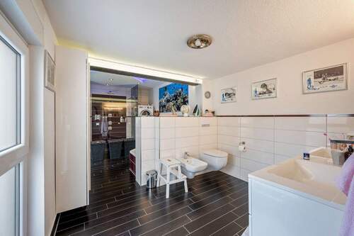 Teilansicht Badezimmer - 