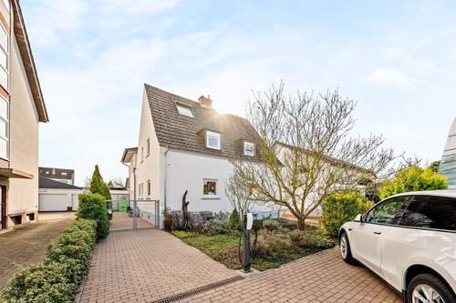 Vorderansicht - *Einziehen und Wohlfühlen * Kernsanierte DHH in begehrter Lage von Dudenhofen