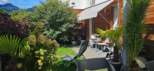 Schön angelegter Garten im Sommer - 3 Zimmer Etagenwohnung in Grassau